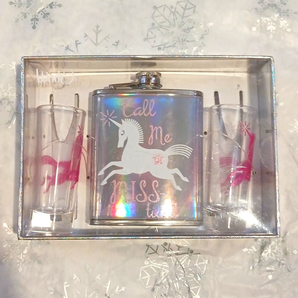 🍊3/$15🍊 Unicorn Flask and Shot Glass Set